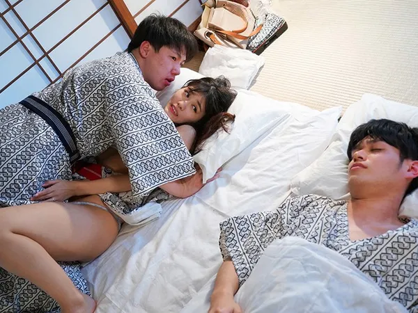 chat sex zalo việt nam Ngoại tình với bạn thân trong khi chồng ngủ kế bên