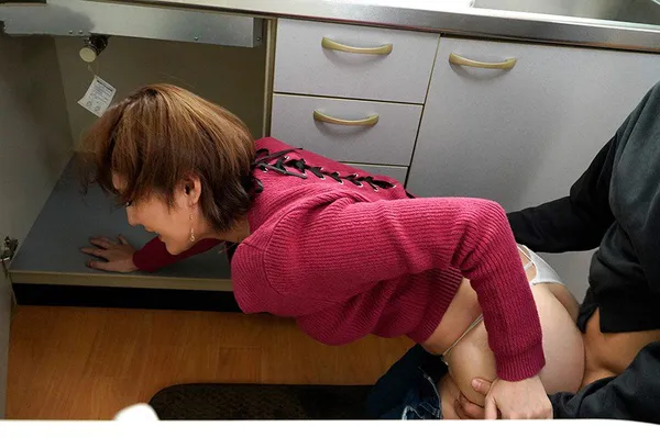 sex anh shipper may mắn Cậu nhóc làm liều phang chị cạnh nhà mông to từ phía sau